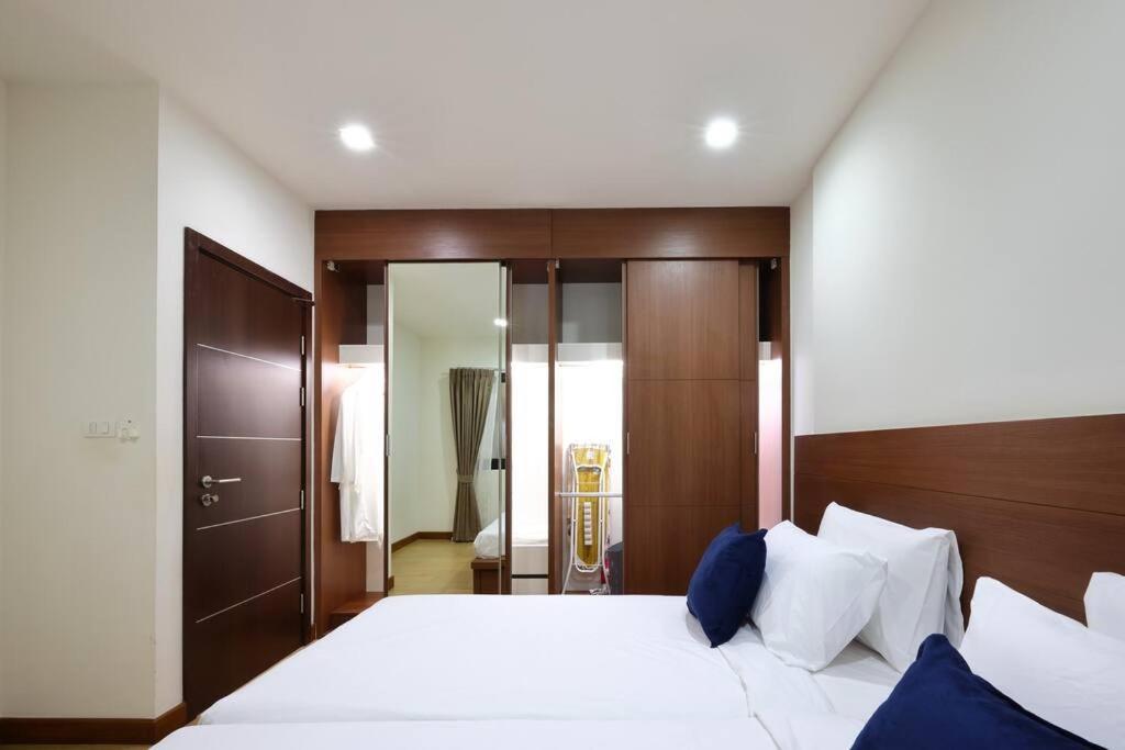 Specious Luxury 2 Bedrooms Apt. Чиангмай Екстериор снимка